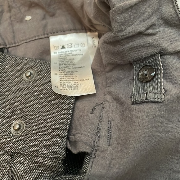 H&M Girls Pinstriped Gray Dress Shorts in Size 6-7Y - Picture 7 of 8